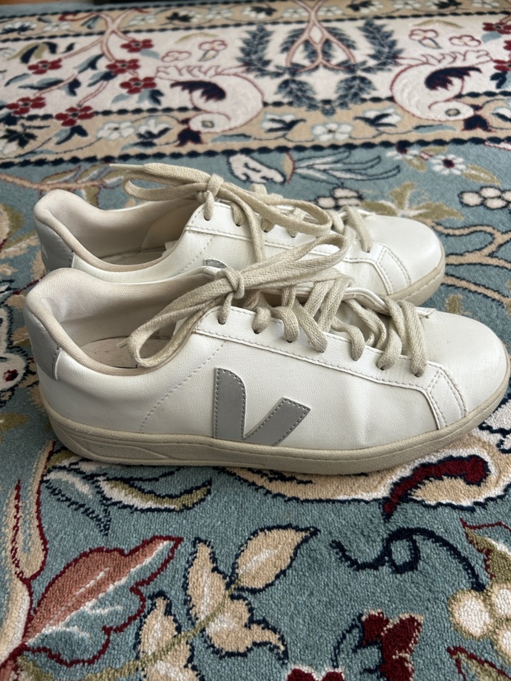 Veja Women's White Low-Top Sneakers - Picture 2 of 5